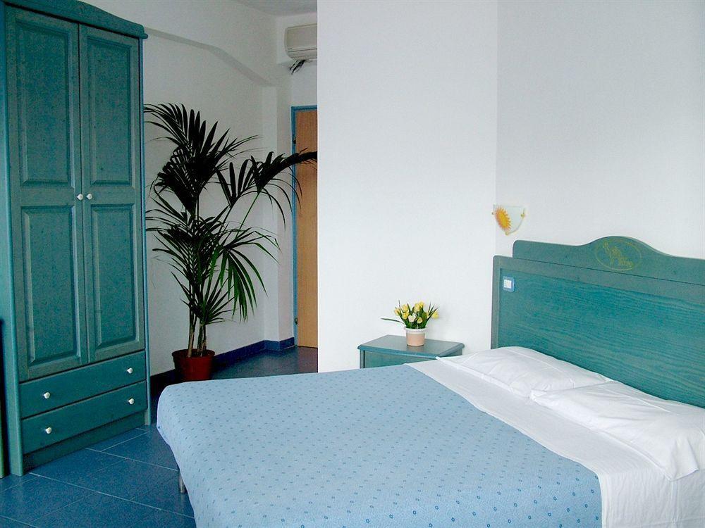 Oasi Azzurra Aparthotel Messina Exteriör bild