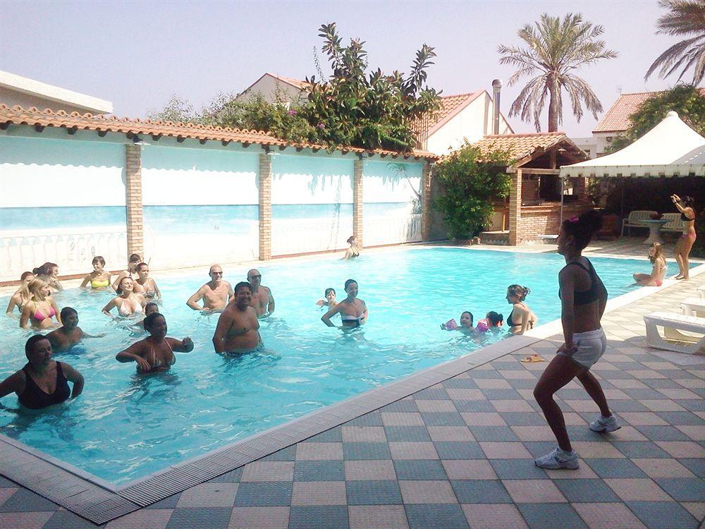 Oasi Azzurra Aparthotel Messina Exteriör bild