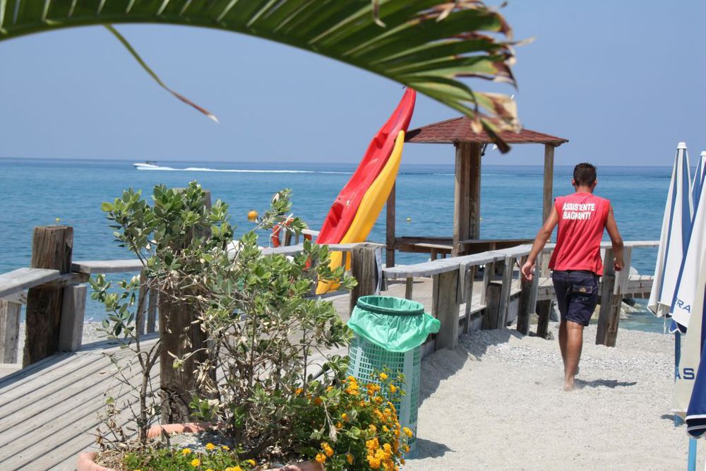 Oasi Azzurra Aparthotel Messina Exteriör bild