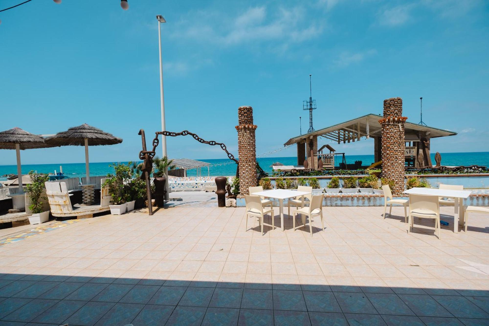 Oasi Azzurra Aparthotel Messina Exteriör bild