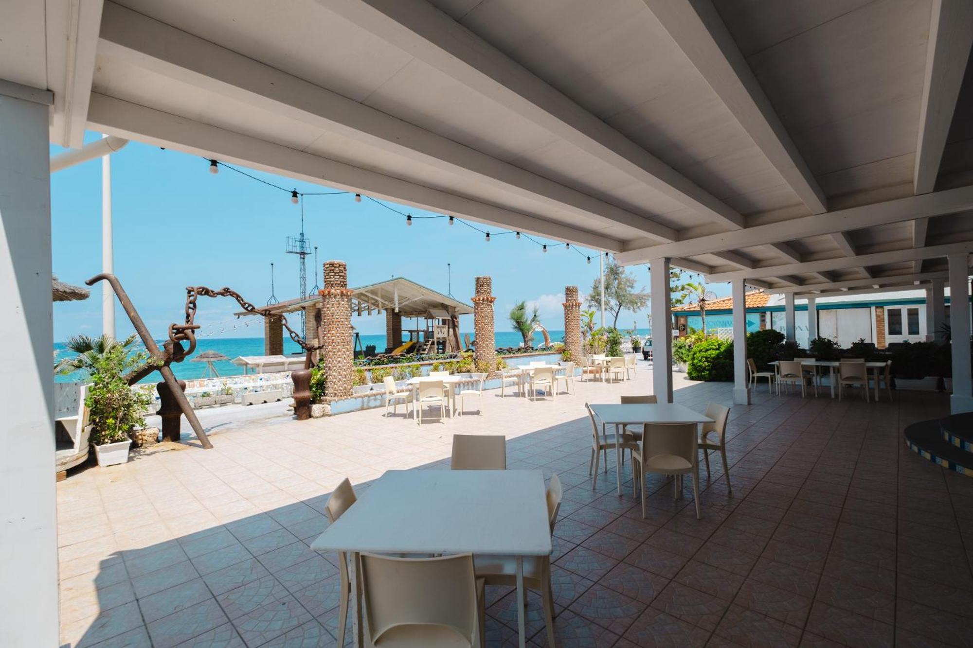 Oasi Azzurra Aparthotel Messina Exteriör bild