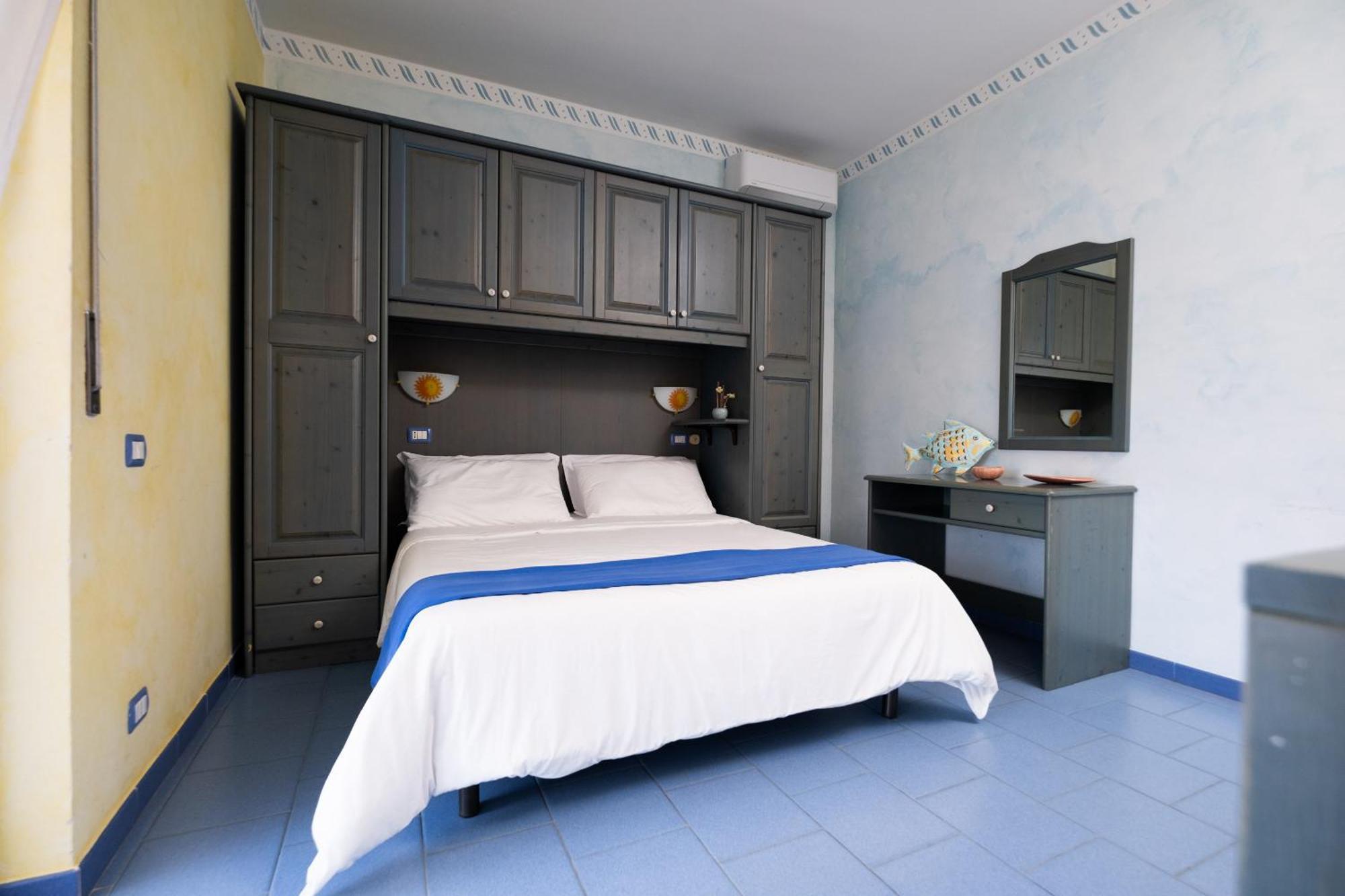 Oasi Azzurra Aparthotel Messina Exteriör bild