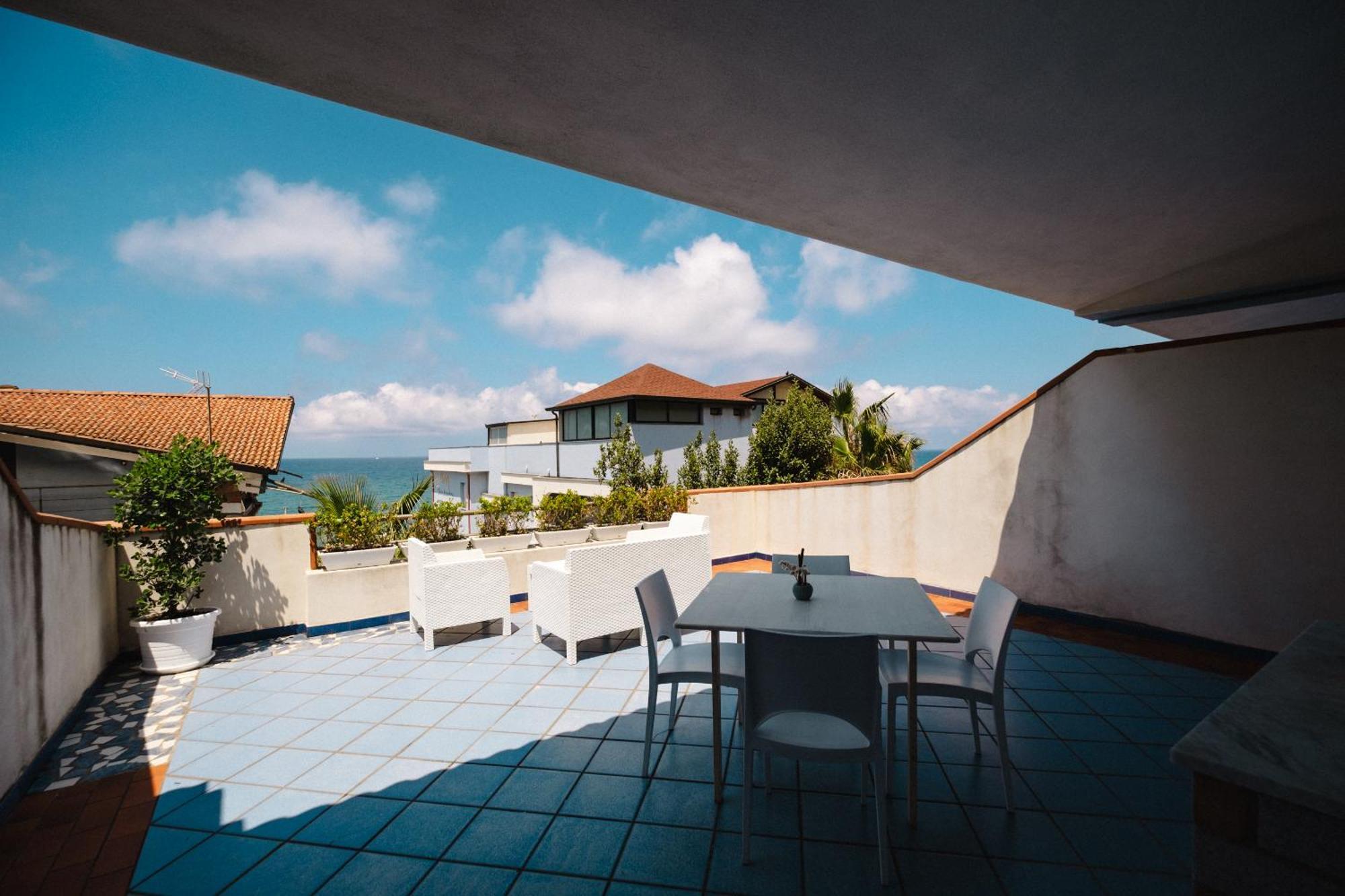 Oasi Azzurra Aparthotel Messina Exteriör bild