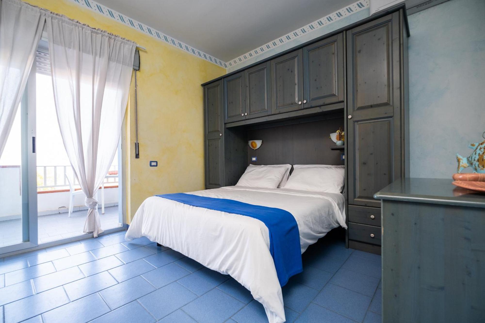 Oasi Azzurra Aparthotel Messina Exteriör bild