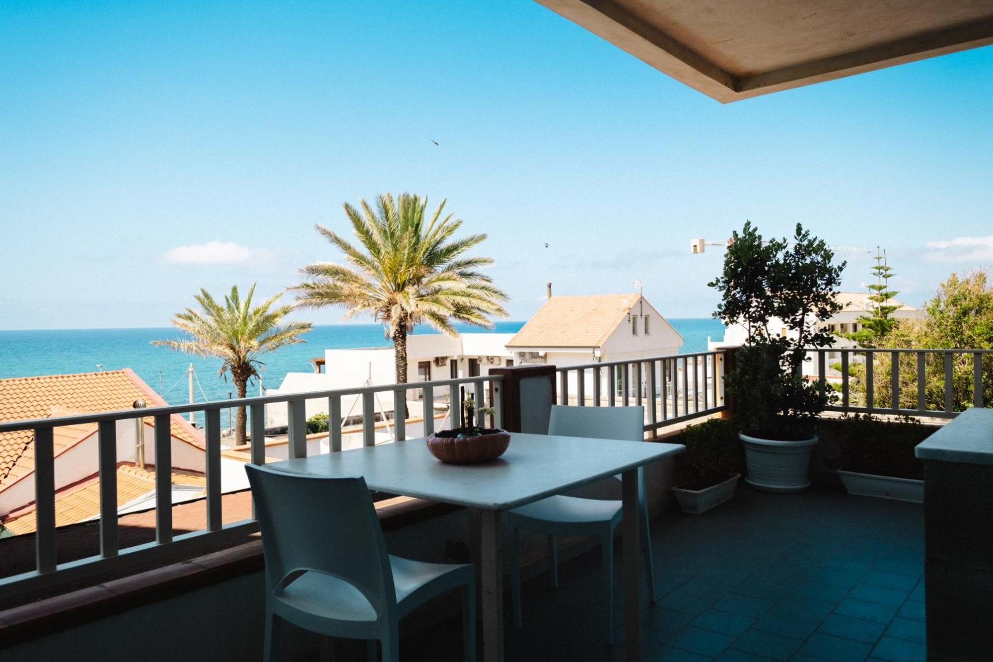 Oasi Azzurra Aparthotel Messina Exteriör bild