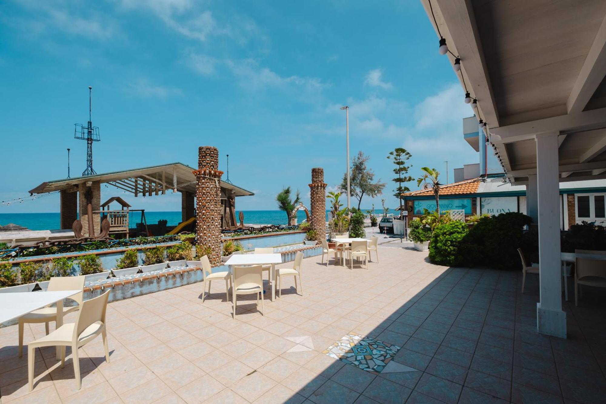Oasi Azzurra Aparthotel Messina Exteriör bild