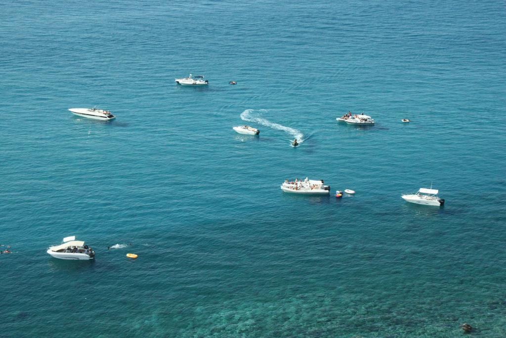 Oasi Azzurra Aparthotel Messina Exteriör bild