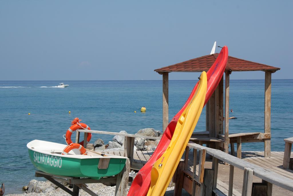 Oasi Azzurra Aparthotel Messina Exteriör bild