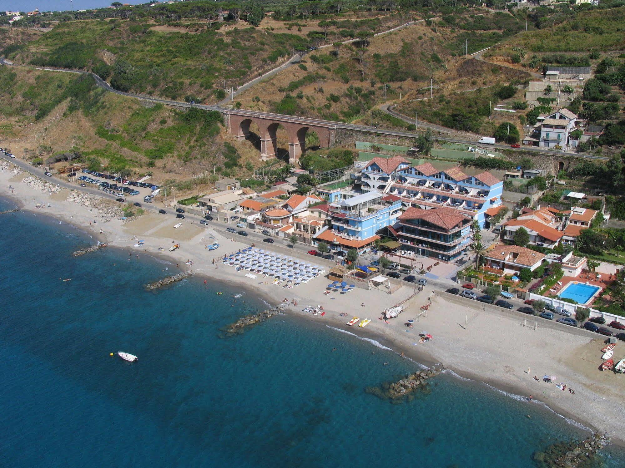 Oasi Azzurra Aparthotel Messina Exteriör bild