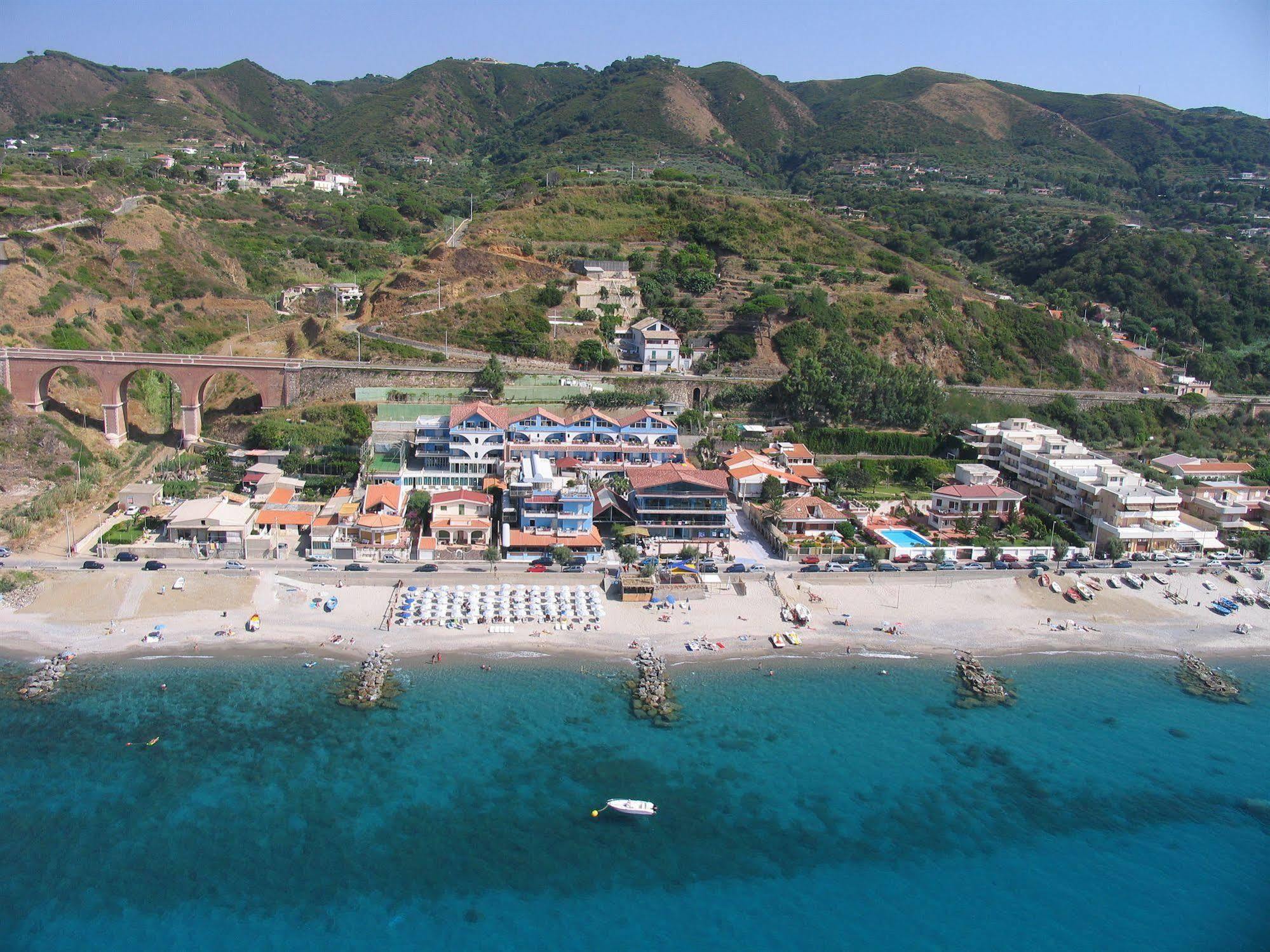 Oasi Azzurra Aparthotel Messina Exteriör bild