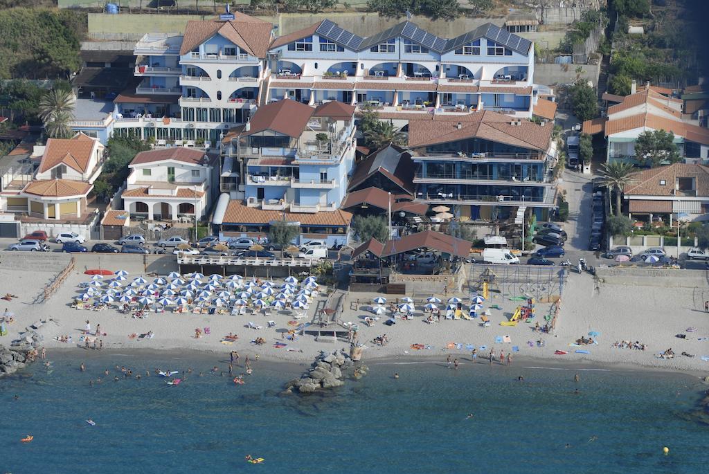 Oasi Azzurra Aparthotel Messina Exteriör bild