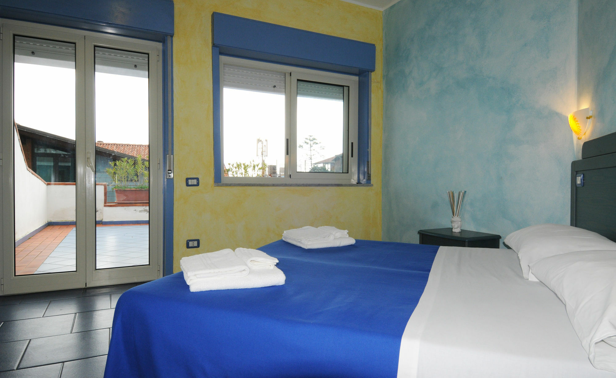 Oasi Azzurra Aparthotel Messina Exteriör bild