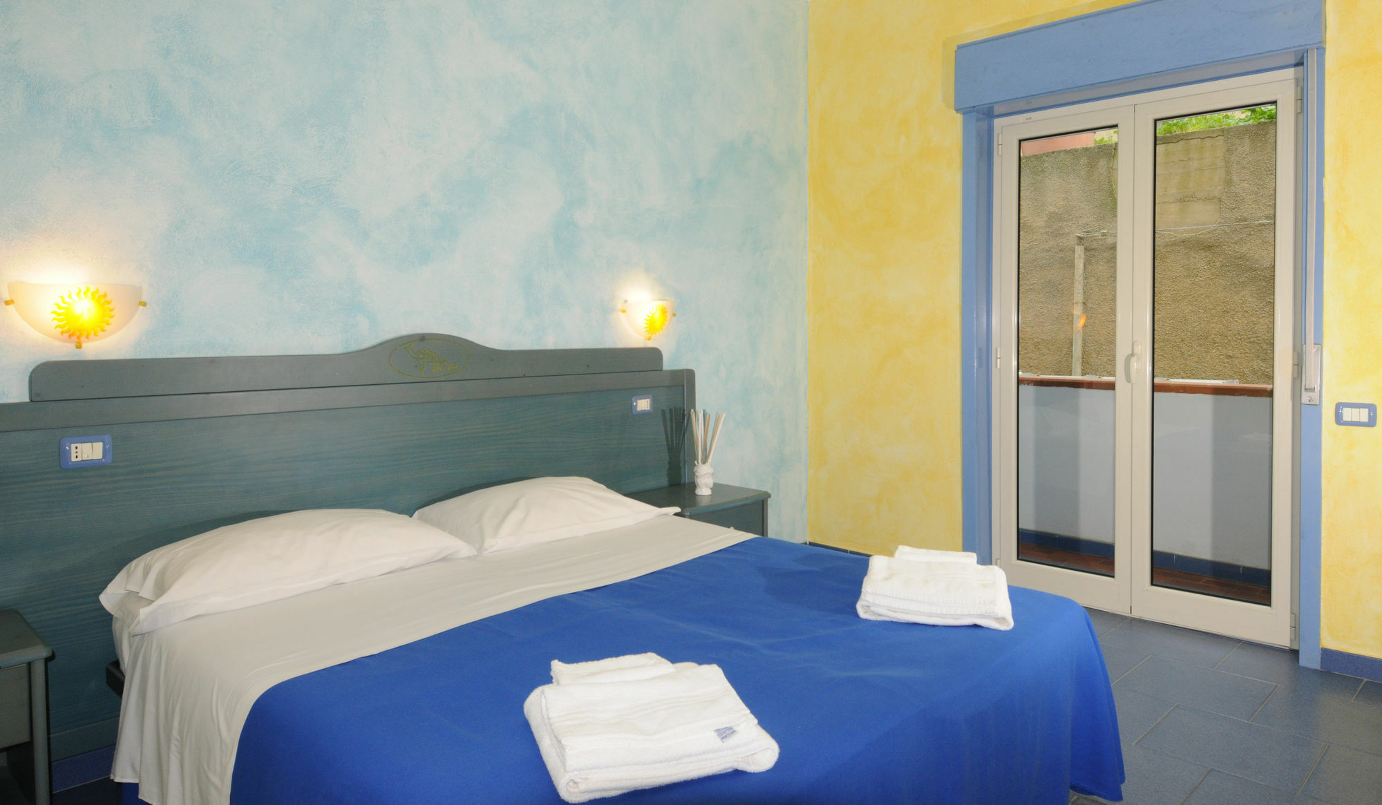 Oasi Azzurra Aparthotel Messina Exteriör bild